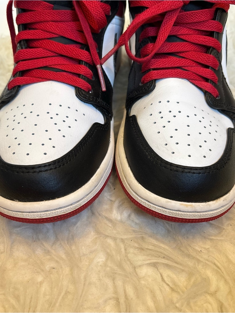 Nike Air Jordan 1 Mid Gym Red Black Toe Size 8 Men's Great Condition - Picture 9 of 16
